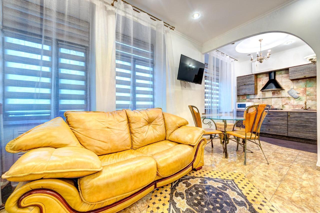 Світло! Vip Apartment In The Druzhby Narodiv Metro Station Kiev Exterior foto