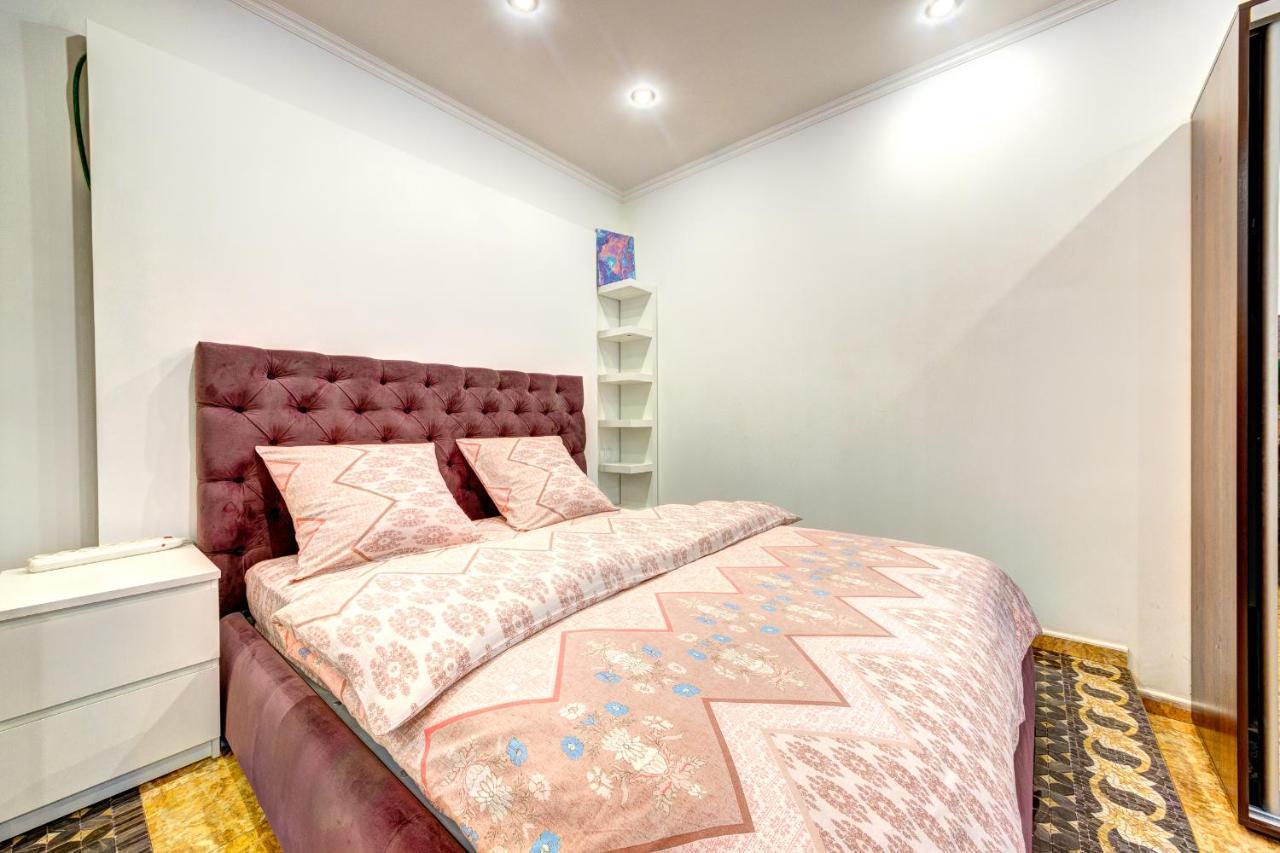 Світло! Vip Apartment In The Druzhby Narodiv Metro Station Kiev Exterior foto