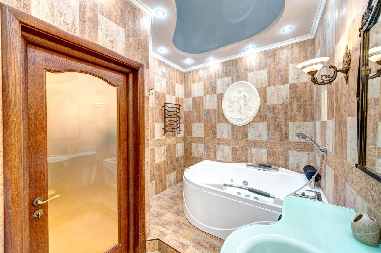 Світло! Vip Apartment In The Druzhby Narodiv Metro Station Kiev Exterior foto