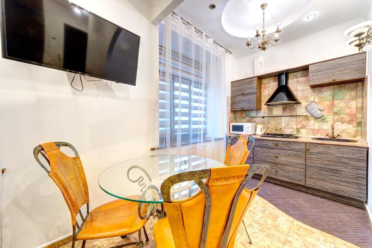 Світло! Vip Apartment In The Druzhby Narodiv Metro Station Kiev Exterior foto